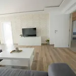 Sunny 2-bedroom With Sea View *