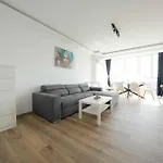 Sunny 2-bedroom With Sea View Apartamento