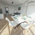 Daire Sunny 2-bedroom With Sea View *