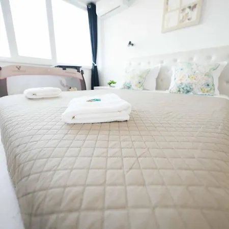 Sunny 2-bedroom With Sea View Varna
