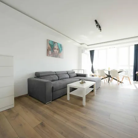 Sunny 2-bedroom With Sea View Appartamento